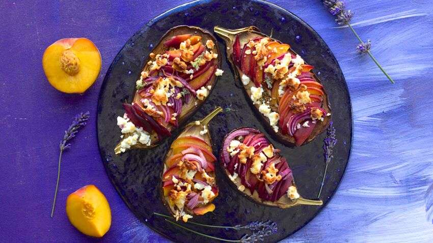 découvrez comment préparer de délicieuses aubergines confites, fondantes et savoureuses, idéales en accompagnement ou en entrée pour sublimer vos repas.