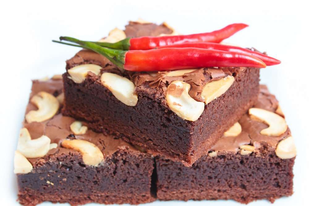 découvrez l'alliance surprenante du chocolat et du piment ! une gourmandise intense qui marie douceur et piquant pour éveiller vos papilles et surprendre vos sens.