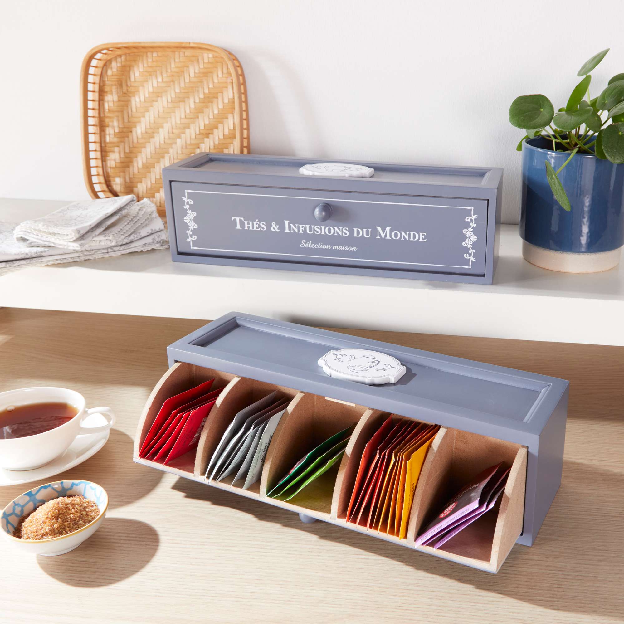découvrez nos conseils pour bien choisir votre boîte à thé : matériaux, design, capacité et astuces pour préserver la fraîcheur de vos thés préférés.