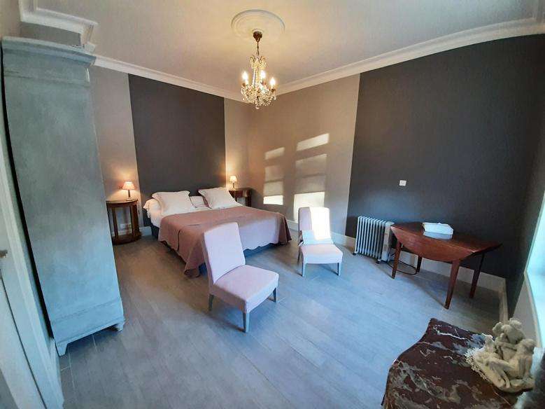 découvrez le clos saint georges 2025, un vin d’exception alliant tradition et élégance. appréciez ses notes raffinées et son caractère unique, idéal pour accompagner vos plus beaux moments.