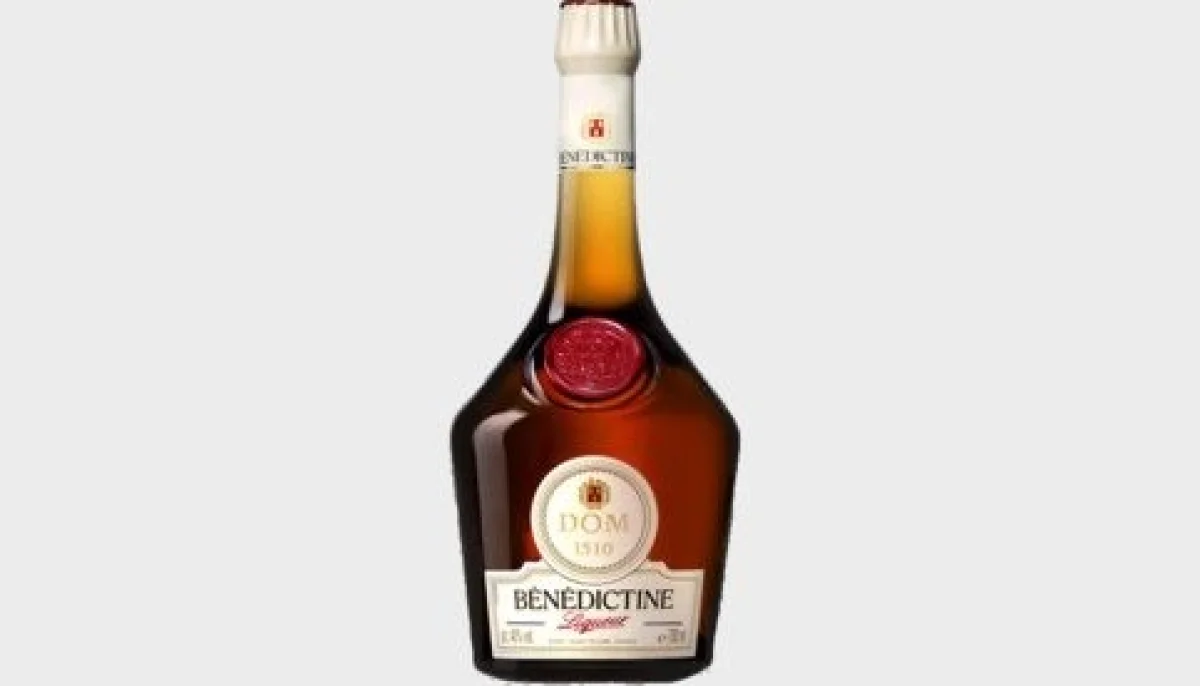 découvrez la recette originale du cocktail bénédictine, une boisson raffinée aux notes herbacées et épicées, idéale pour sublimer vos apéritifs et soirées entre amis.