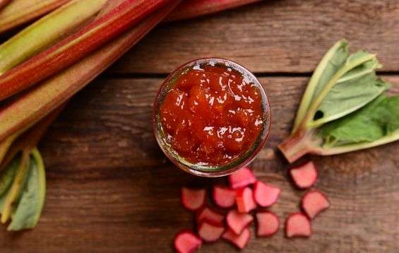 découvrez nos astuces pour réussir votre confiture mûre rhubarbe maison : recettes faciles, conseils de préparation et idées pour sublimer vos petits déjeuners.