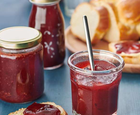 découvrez notre recette gourmande de confiture pruneaux rhubarbe : une alliance unique de saveurs sucrées et acidulées, idéale pour vos petits-déjeuners et goûters.