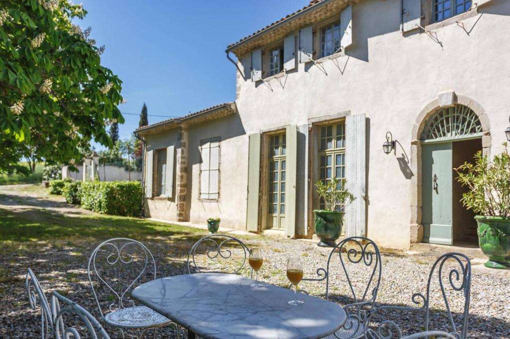 découvrez le domaine saint roch en 2025 : un lieu d’exception mêlant charme, nature et authenticité pour tous vos événements privés ou professionnels. réservez votre expérience unique dès maintenant !