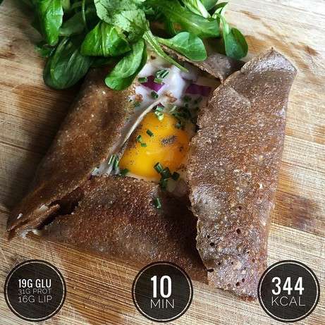 découvrez la galette bretonne, une spécialité traditionnelle de bretagne à base de farine de sarrasin. savoureuse et authentique, elle se déguste garnie de fromage, jambon, œuf ou simplement nature. idéale pour un repas convivial ou une pause gourmande.