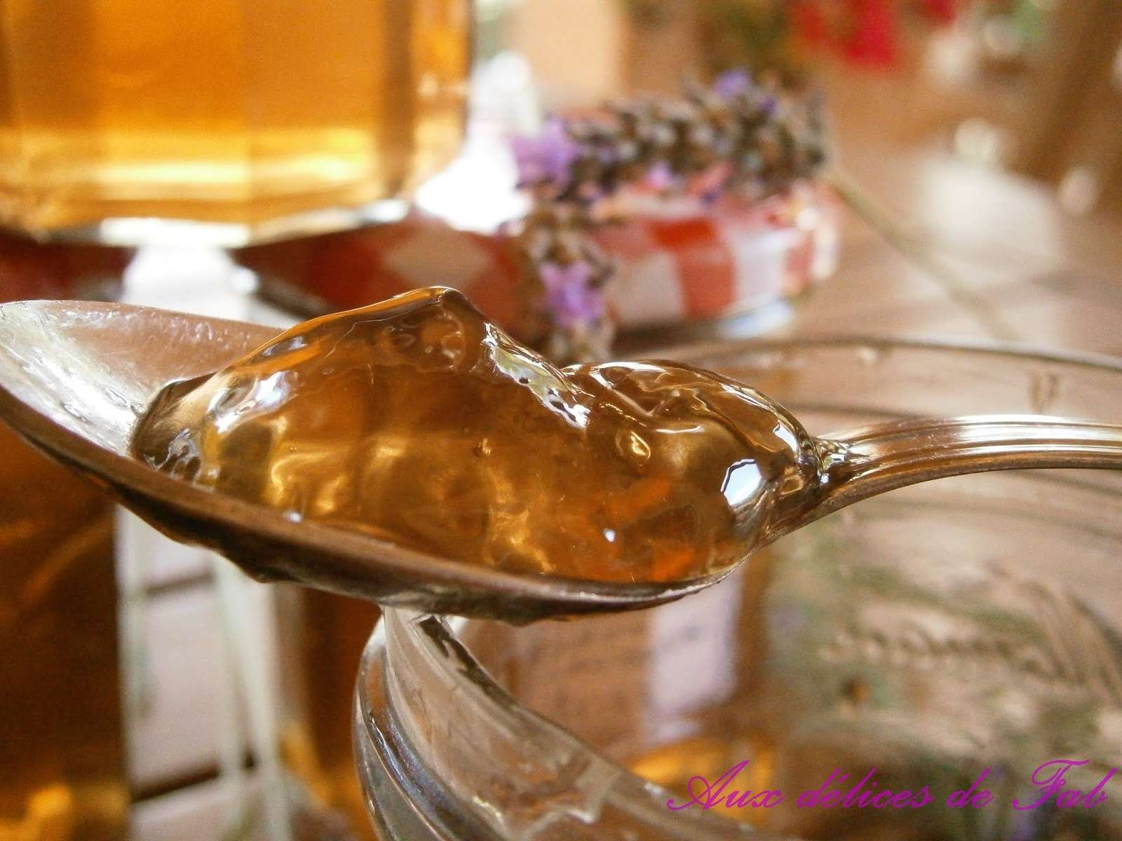 découvrez la gelée de lavande, une douceur raffinée aux arômes floraux subtils. idéale pour accompagner vos desserts, tartines ou fromages, cette gelée artisanale surprendra vos papilles par son goût délicat et unique.