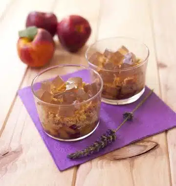 découvrez la gelée de lavande, une douceur originale aux saveurs florales délicates. parfaite pour accompagner vos tartines, desserts ou fromages, cette gelée artisanale apporte une touche raffinée et parfumée à vos instants gourmands.