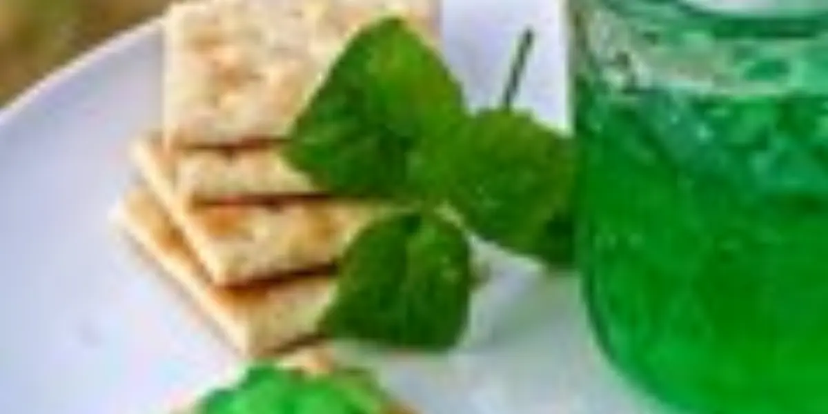 découvrez comment préparer une délicieuse gelée de menthe maison, idéale pour accompagner vos plats, desserts ou fromages. recette facile, parfum frais et naturel, à savourer toute l'année.