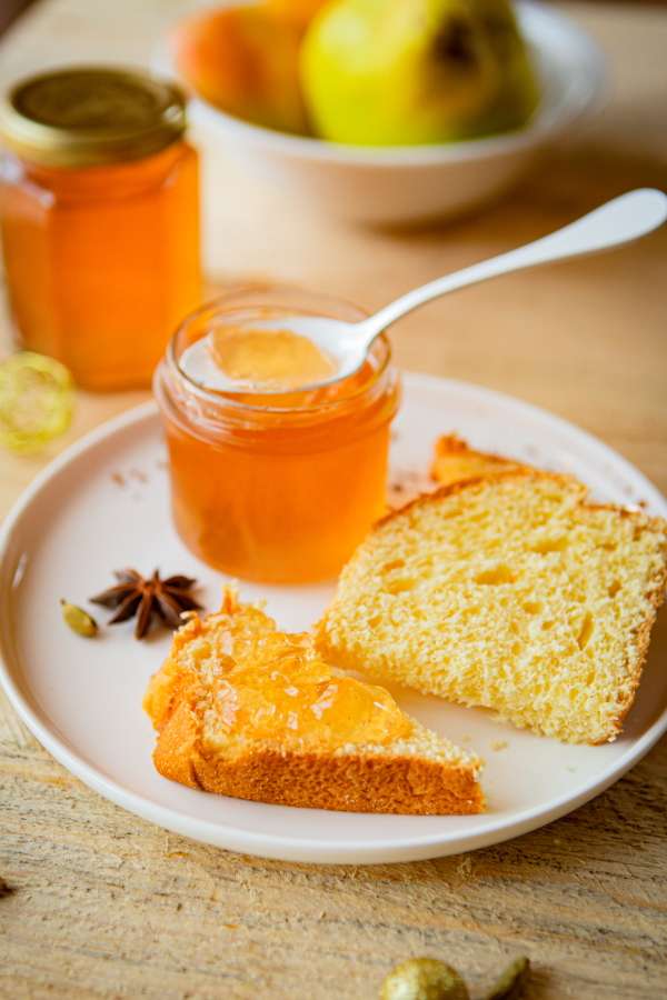 découvrez comment préparer une délicieuse gelée de pomme maison, à la fois savoureuse et facile à réaliser, idéale pour accompagner vos tartines ou vos desserts préférés.