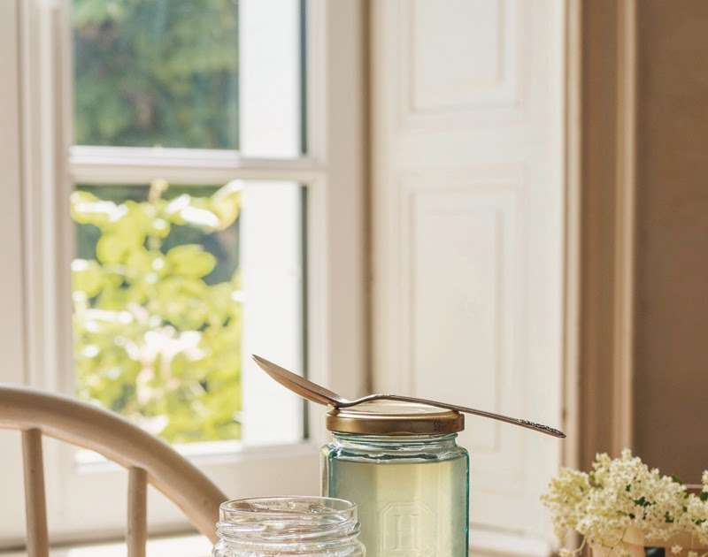 découvrez notre recette facile de gelée de sureau, idéale pour profiter de la saveur délicate des fleurs de sureau. parfaite pour les débutants, cette gelée maison est savoureuse et rapide à préparer.