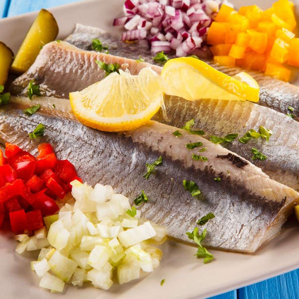 découvrez comment mariner des harengs facilement chez vous grâce à nos conseils et recettes. apprenez à préparer ce poisson savoureux pour des plats authentiques et gourmands !