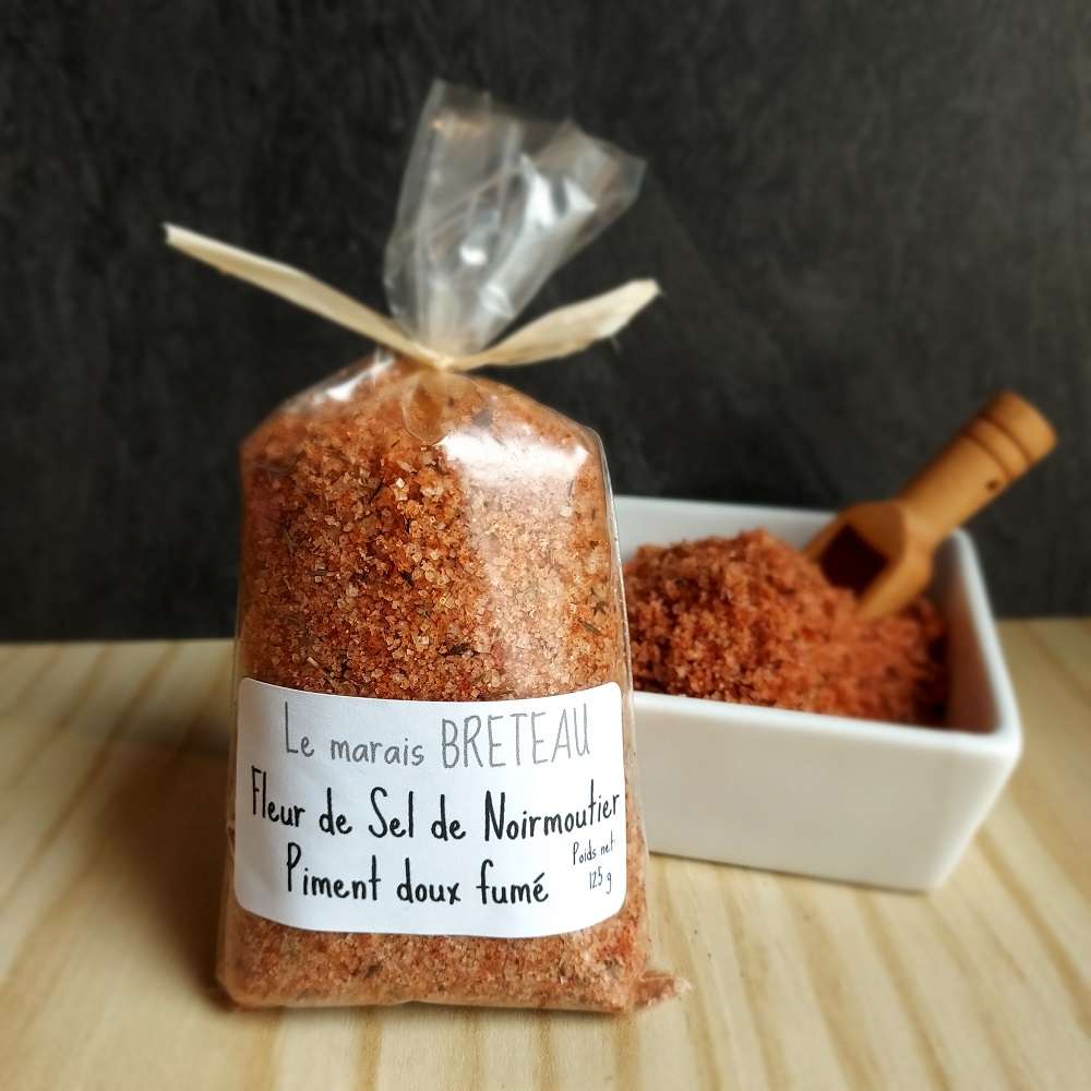 découvrez le piment doux fumé, une épice savoureuse au goût subtil et légèrement fumé, idéale pour relever vos plats sans les rendre piquants. parfait pour vos recettes méditerranéennes, grillades et sauces.