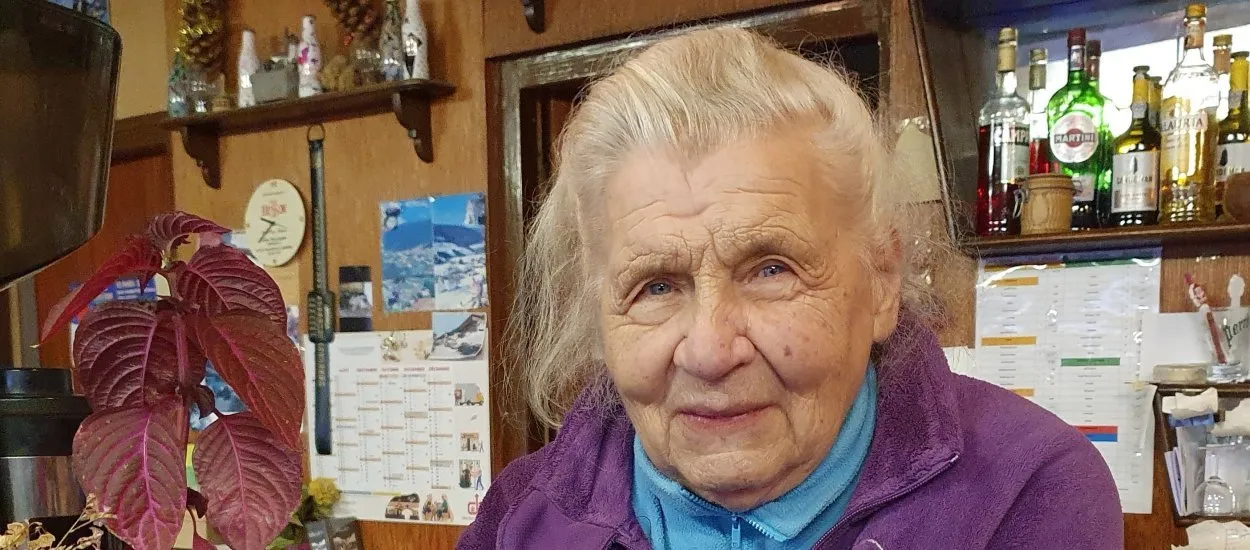 découvrez le portrait fascinant de simone de comptoir, une femme emblématique du quotidien, espiègle et attachante, qui partage ses anecdotes et son regard drôle sur la vie à travers ses histoires de comptoir.