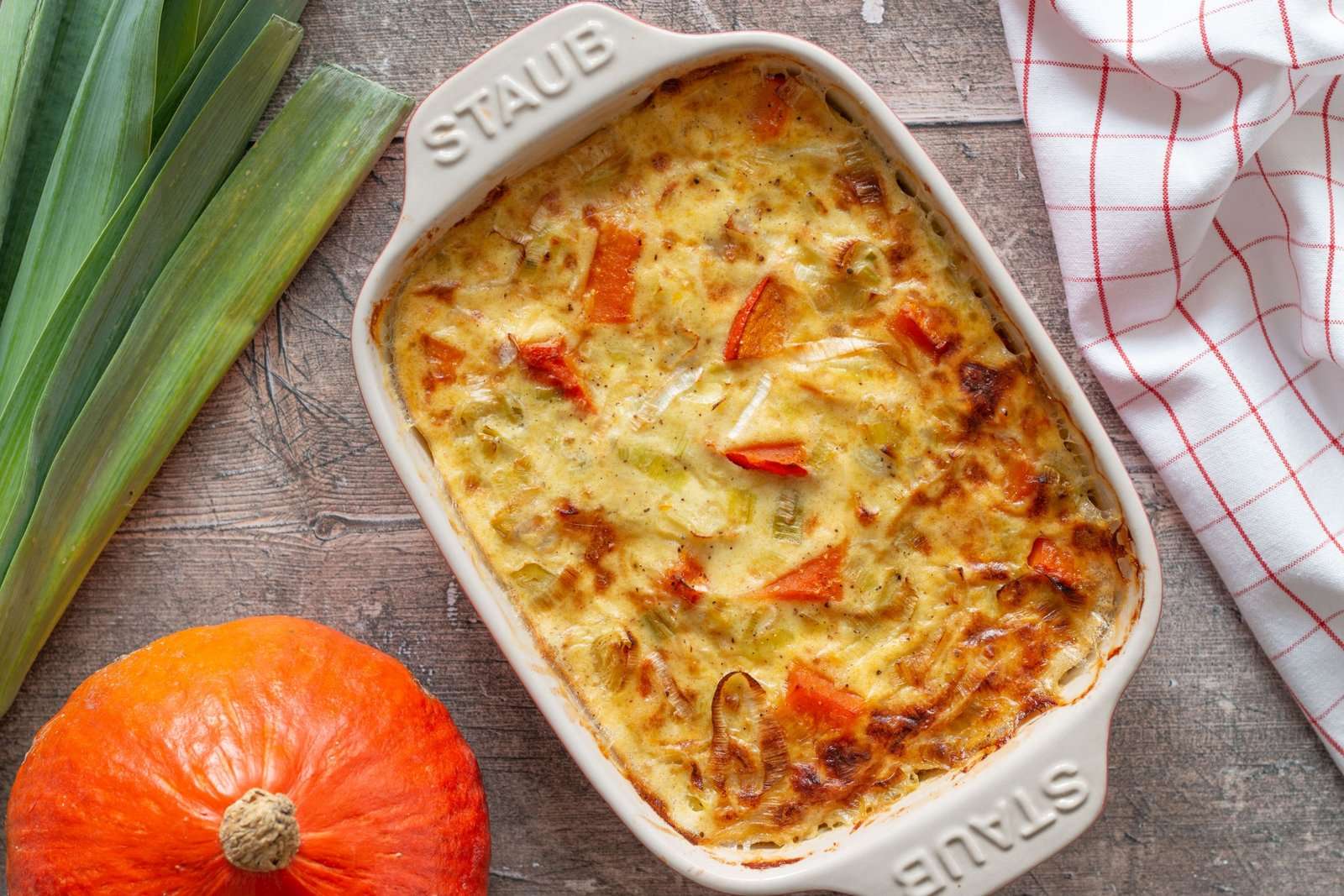 découvrez le potimarron, une courge savoureuse à la chair douce et orangée, idéale pour des recettes d'automne originales, des soupes crémeuses et des plats réconfortants. conseils de préparation, bienfaits et idées cuisine inclus.