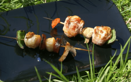 découvrez notre délicieuse recette de noix de saint-jacques accompagnées de lardons, une alliance parfaite de saveurs pour un repas raffiné et convivial.