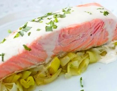 découvrez une délicieuse recette de saumon à l’estragon : un plat raffiné, parfumé d’herbes fraîches, parfait pour sublimer vos dîners en toute simplicité. facile et rapide à préparer !