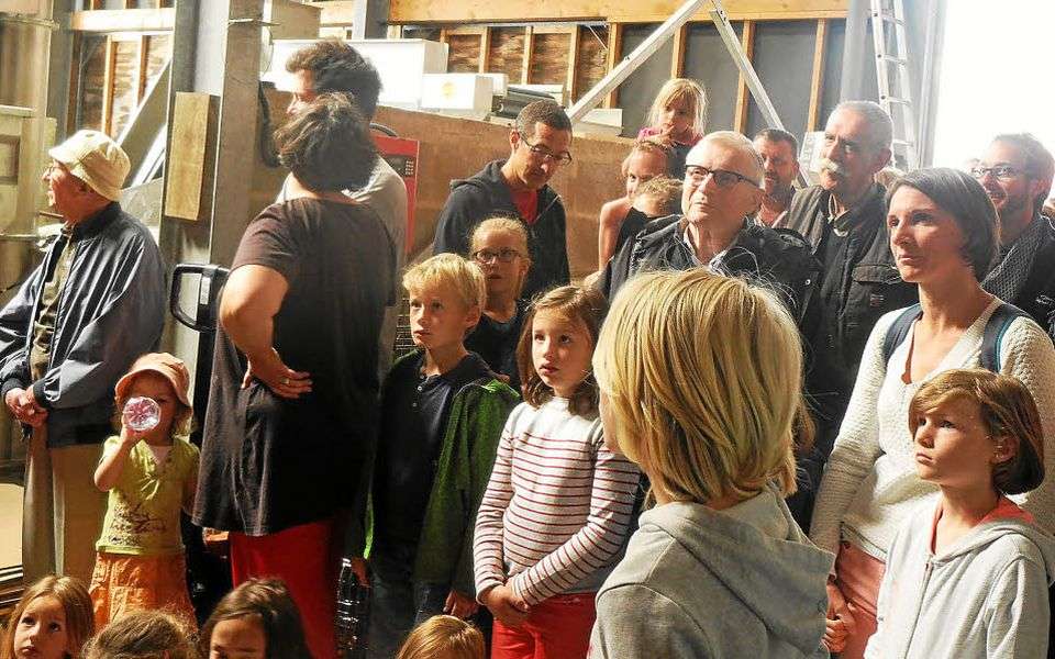 découvrez les secrets du cidre : ses origines, ses méthodes de fabrication artisanales et ses arômes uniques. apprenez à déguster ce breuvage authentique et surprenez-vous avec des anecdotes fascinantes sur le cidre.