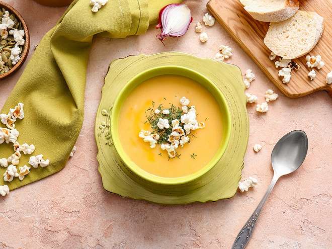 découvrez nos délicieuses recettes de soupes d'automne, idéales pour réchauffer vos soirées avec des saveurs réconfortantes à base de légumes de saison.