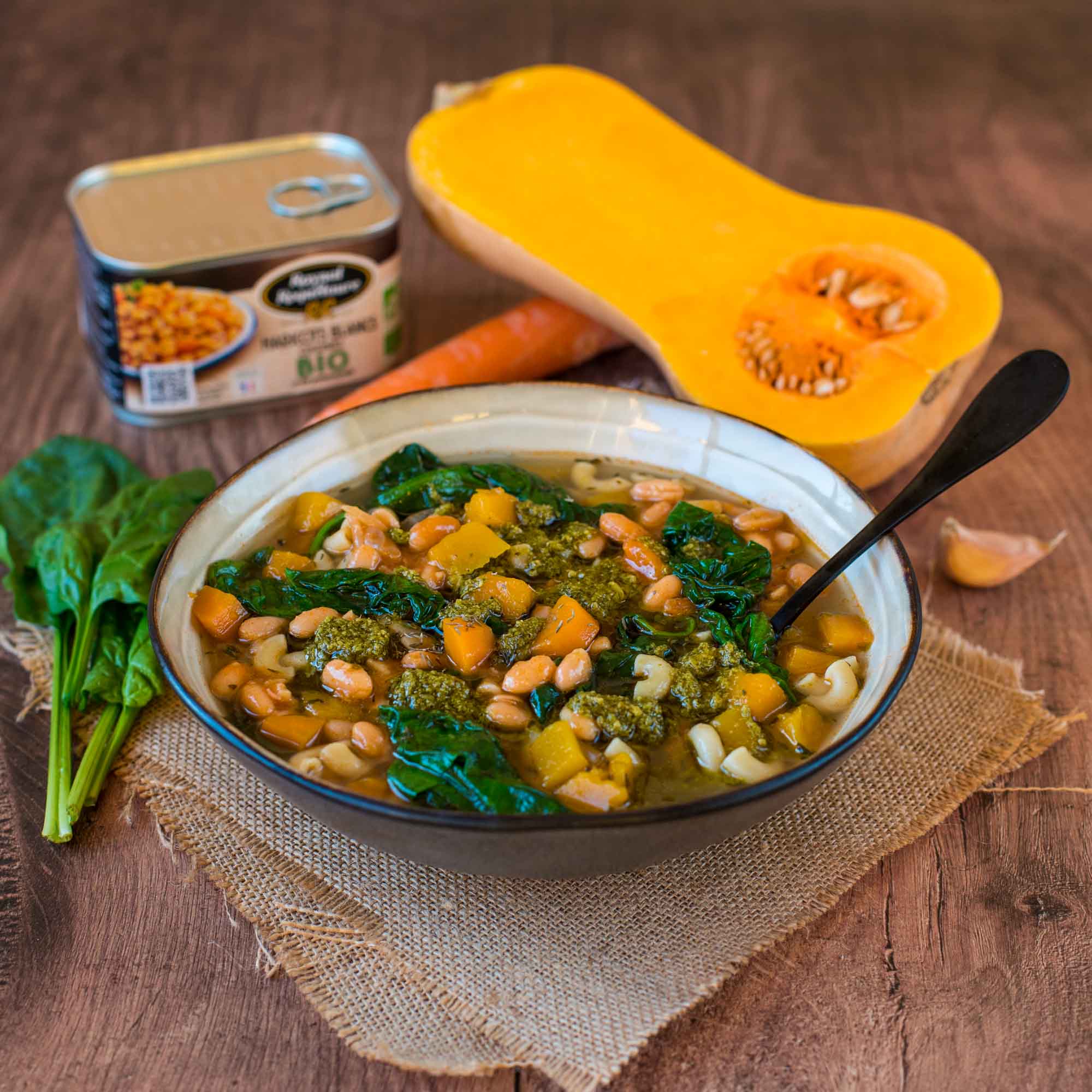 découvrez nos délicieuses recettes de soupes automnales, parfaites pour réchauffer vos soirées avec des ingrédients de saison et des saveurs réconfortantes.