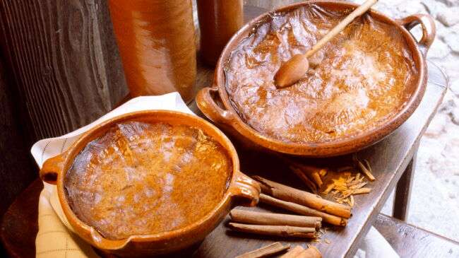 découvrez la teurgoule, ce délicieux dessert normand au riz et à la cannelle. recettes faciles, conseils de cuisson et astuces pour réussir une teurgoule savoureuse chez vous !