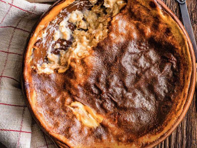 découvrez la teurgoule, un dessert traditionnel normand à base de riz au lait parfumé à la cannelle, lentement cuit au four pour une texture crémeuse et un goût authentique.