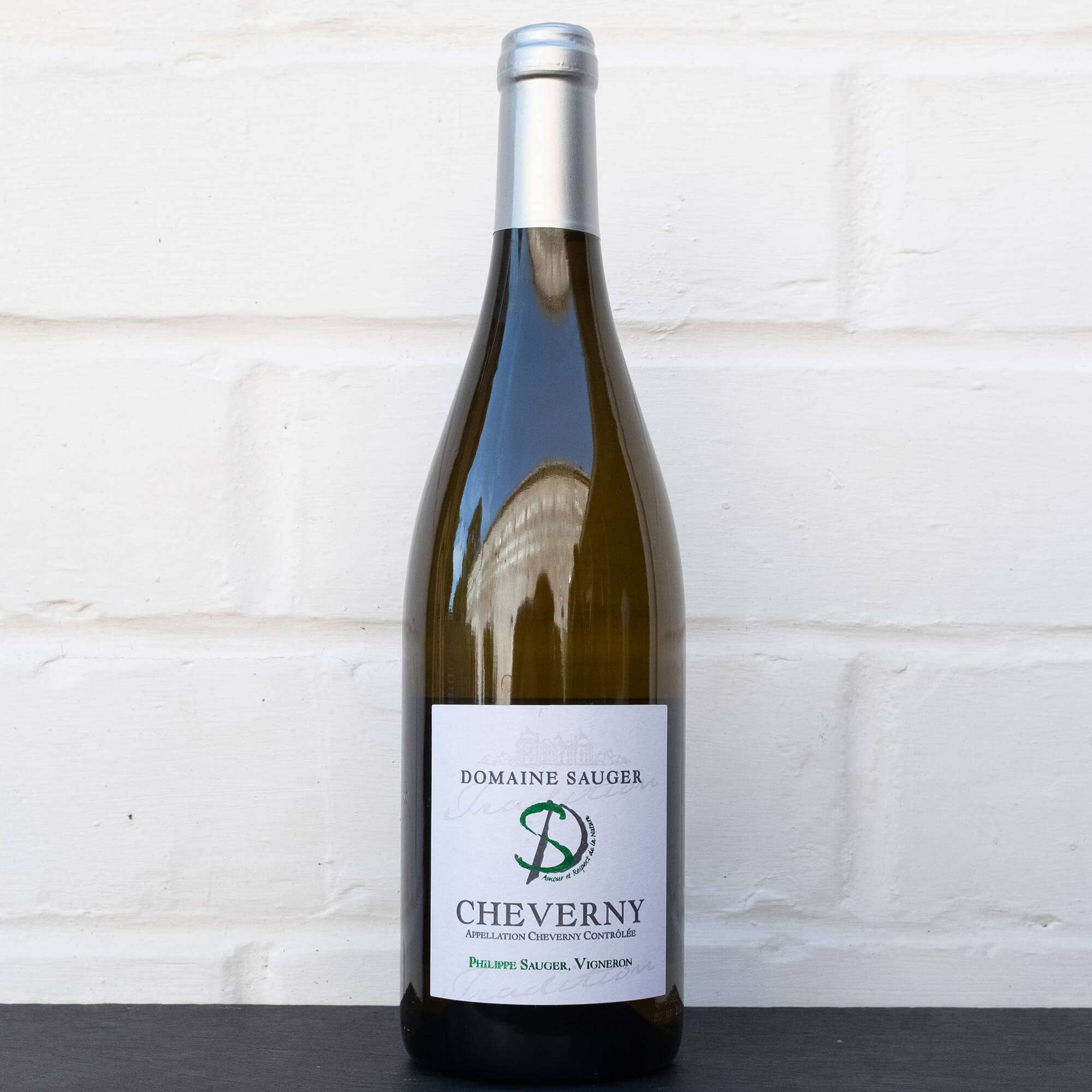 découvrez les vins de cheverny, des crus élégants du val de loire alliant fraîcheur et diversité, parfaits pour accompagner vos mets et égayer vos moments de dégustation.