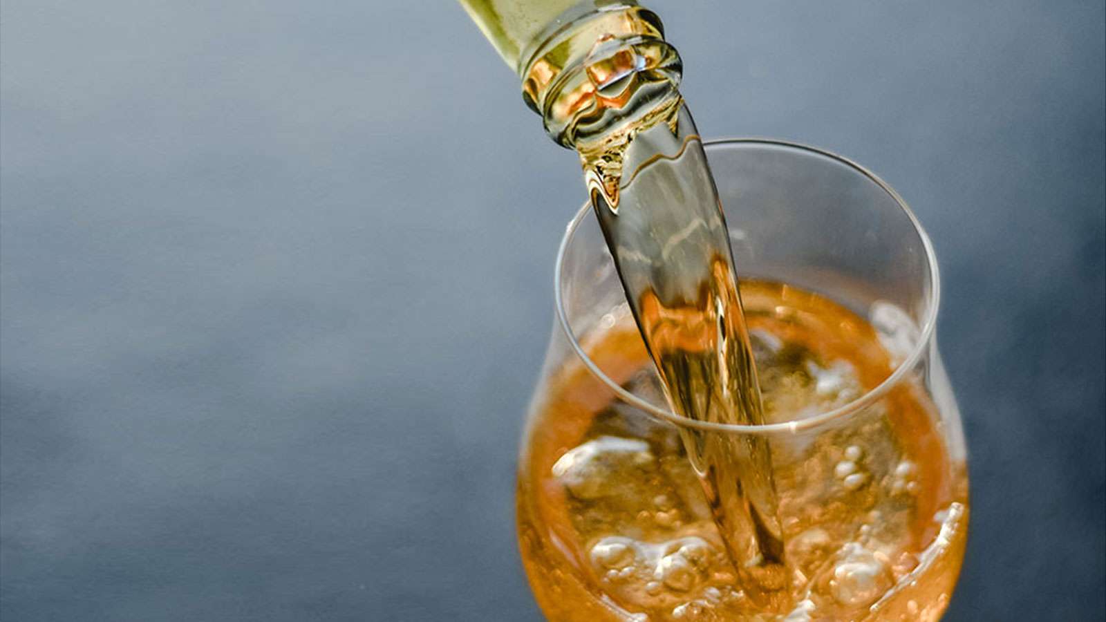 découvrez comment choisir la crème au calvados idéale pour sublimer vos desserts avec une saveur authentique et délicate.