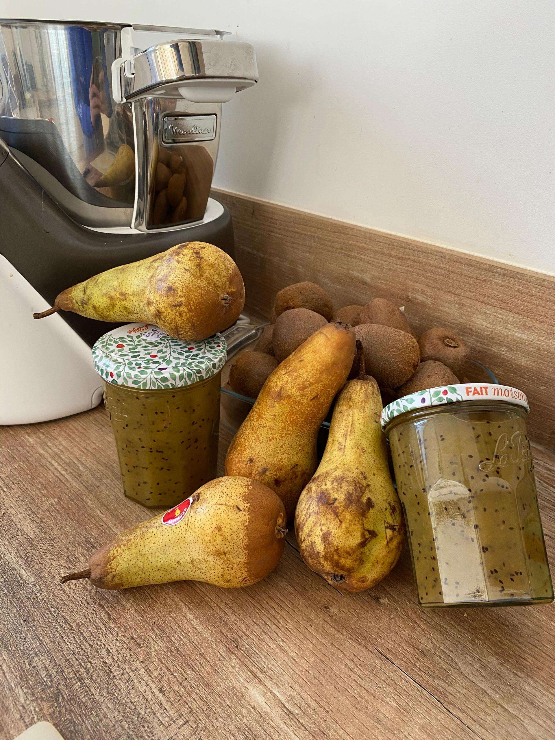 recette facile de confiture maison kiwi poire, idéale pour savourer un délicieux mélange fruité et naturel au petit-déjeuner.