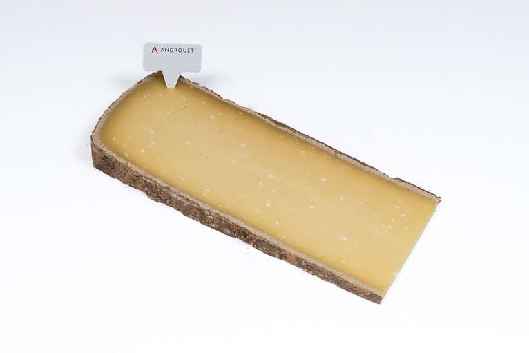 découvrez l'origine du fromage saint aubin et laissez-vous séduire par ses saveurs uniques grâce à notre guide de dégustation complet.