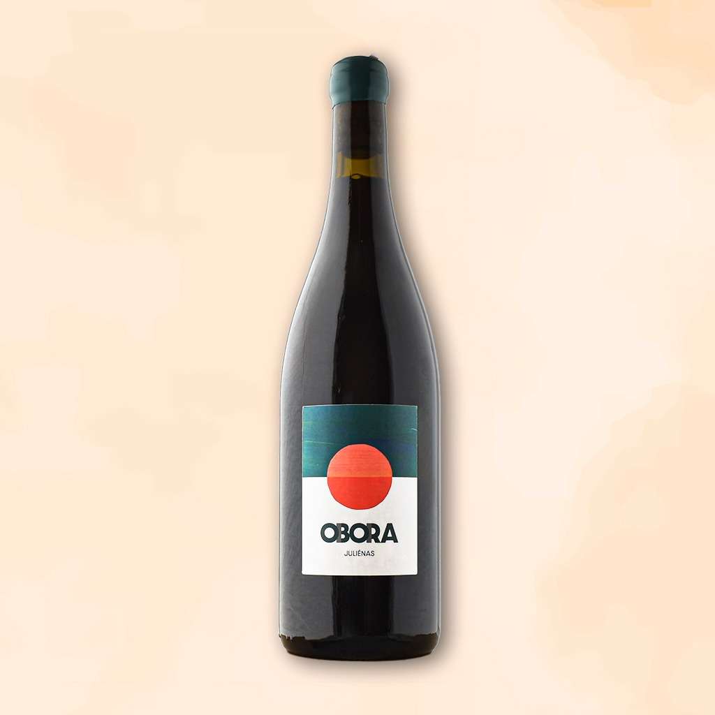 découvrez le juliénas, un vin emblématique du beaujolais, réputé pour ses arômes fruités et sa belle structure. idéal à déguster entre amis ou en accompagnement de plats régionaux.