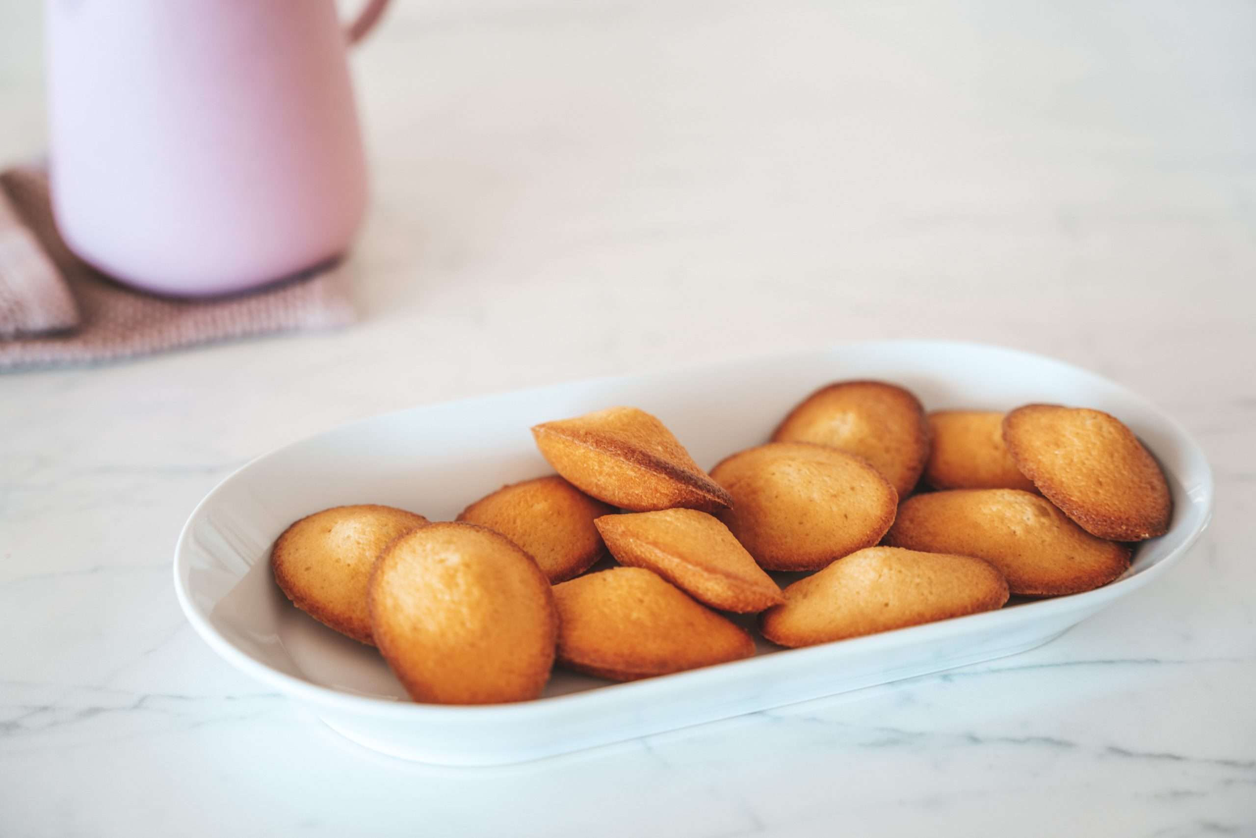 découvrez l'histoire fascinante des madeleines et explorez des recettes inédites pour 2025, alliant tradition et modernité.