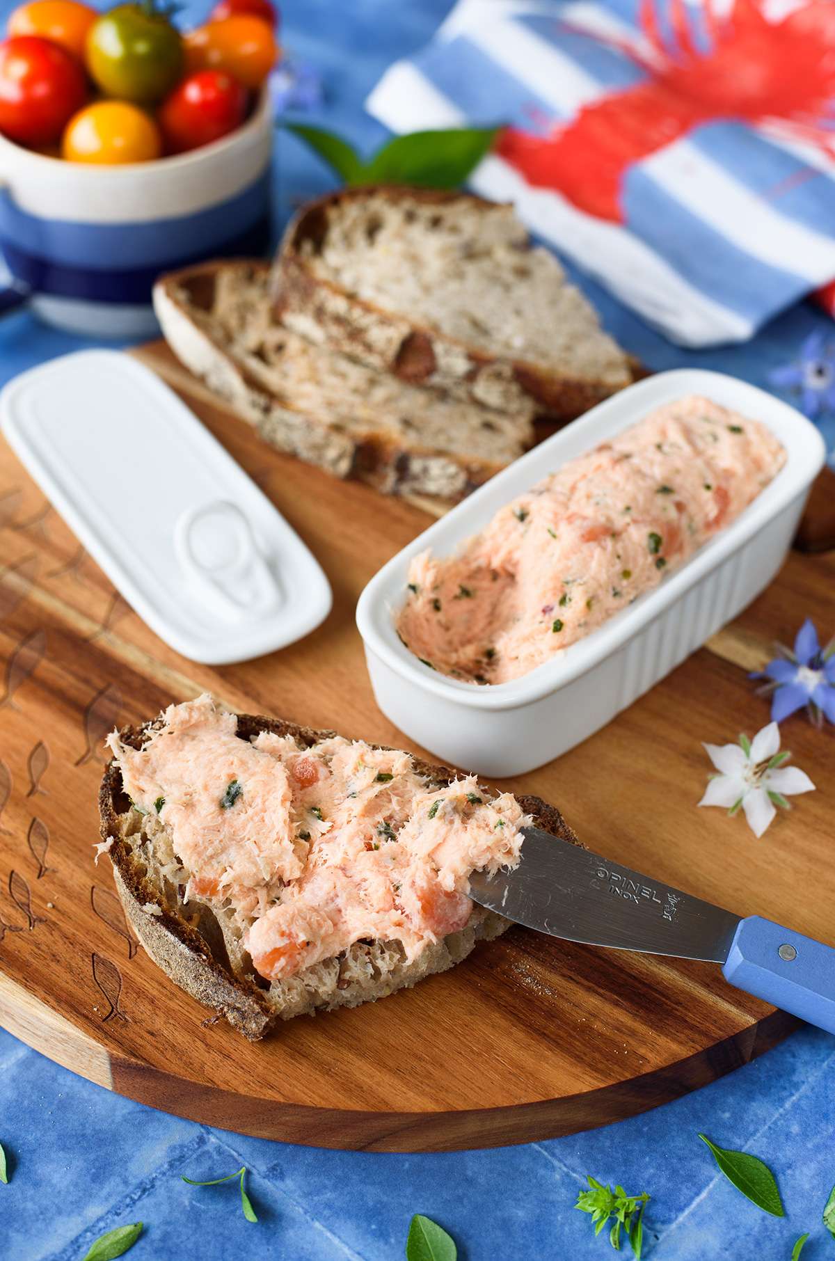 découvrez notre recette simple et rapide pour préparer des rillettes de saumon maison savoureuses, parfaites pour apéritifs gourmands et repas légers.