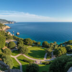découvrez le belvédère du mugel, un point de vue exceptionnel offrant une vue panoramique imprenable sur la mer et le magnifique parc environnant.